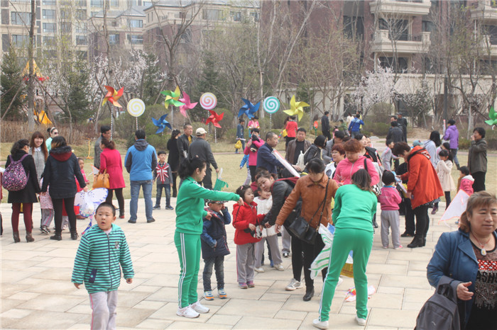 壹品人家携立人幼儿园举办首届亲子风筝节(图4)