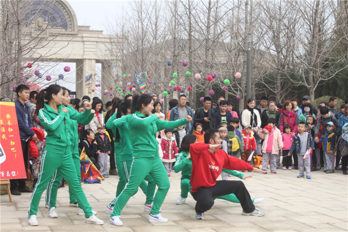 壹品人家携立人幼儿园举办首届亲子风筝节(图8)